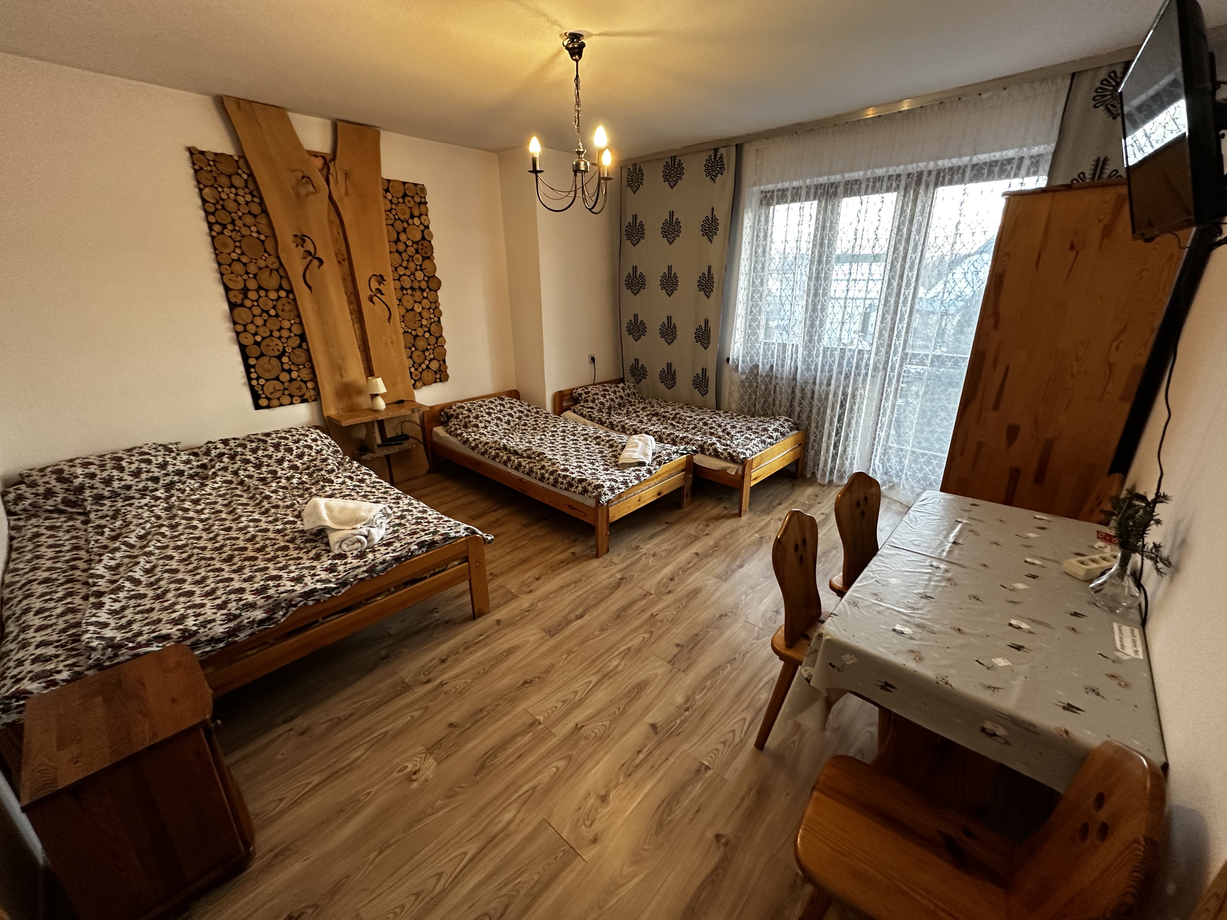 Drewniane wnętrze pokoju Pod Limbą nr 4, Pokoje u Petra na Podhalu